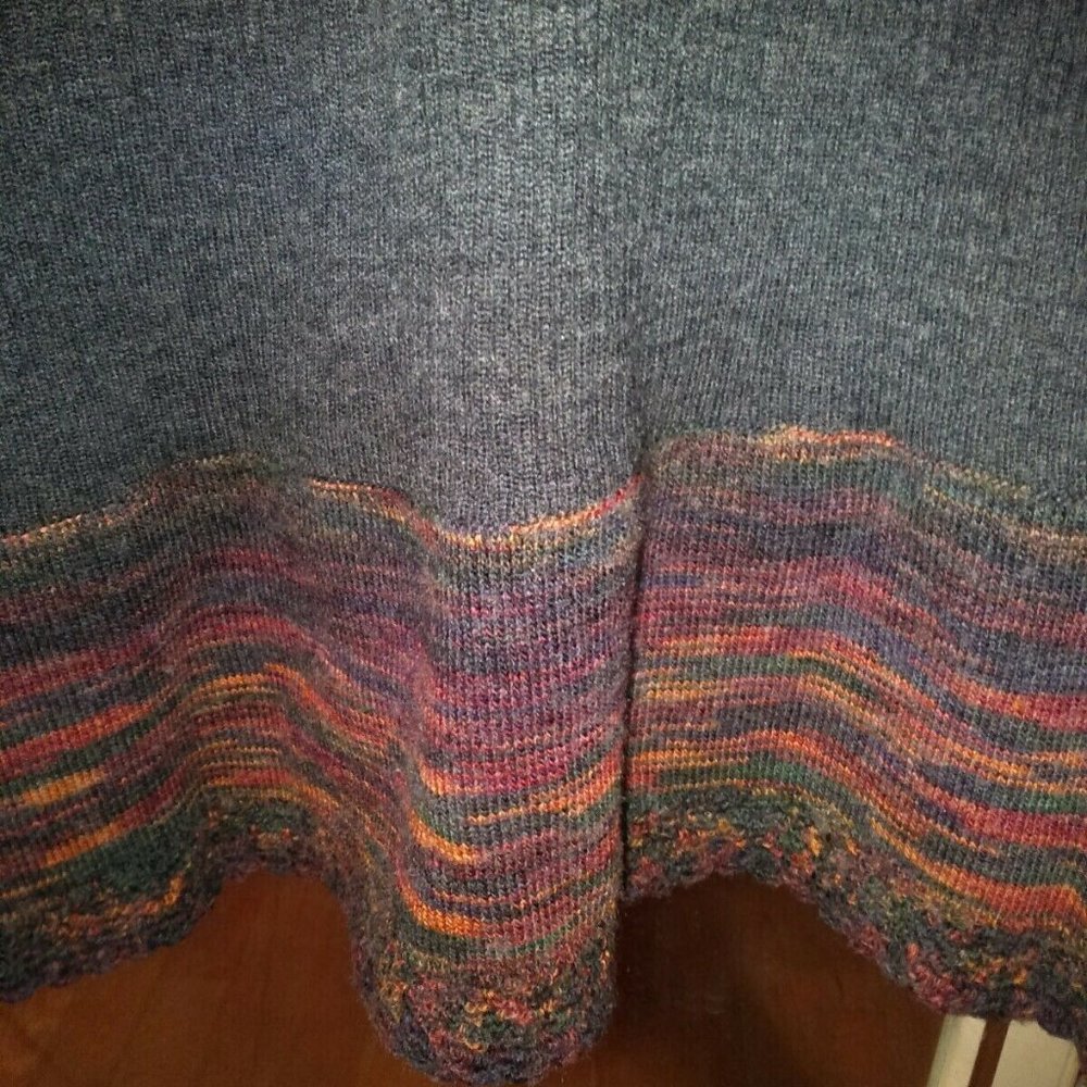 NWOT Maggy London Beautiful Sweater Blouse SZ S - Picture 3 of 3